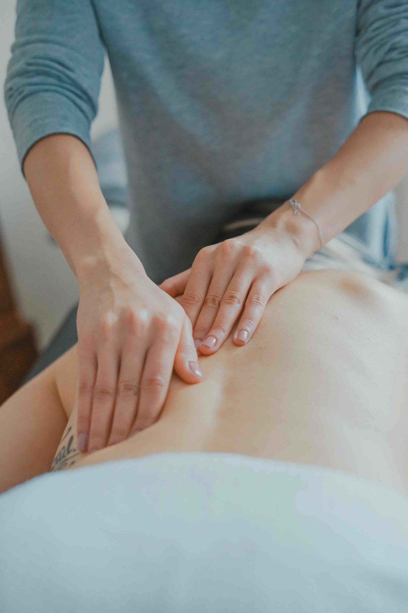 toa-heftiba-a9pFSC8dTlo-unsplash (2) massage thérapeutique - salon Bien-être Médecine douce